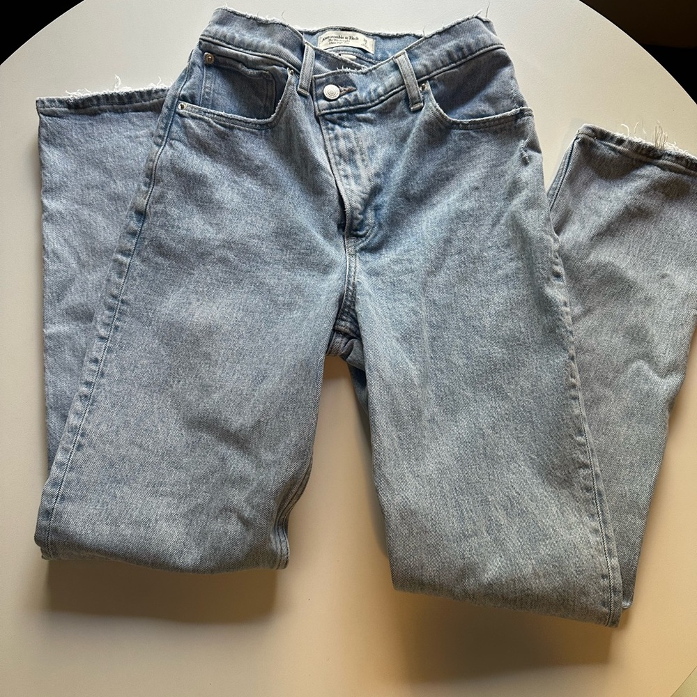 Abercrombie Curve Love Ultra High Rise 90s Straight criss cross Jean - Picture 13 of 13